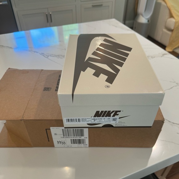 Travis Scott Canary - Picture 3 of 4